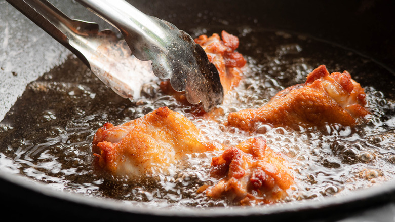 Frying chicken wings in oil