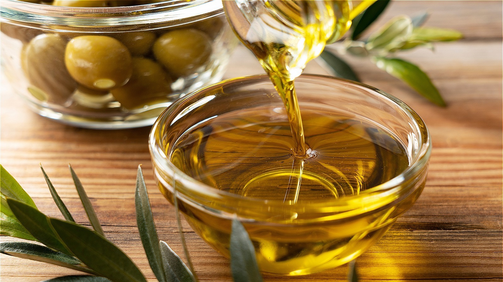 The Easy Olive Oil Hack That Prevents Cheese From Sticking To A Grater