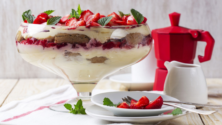 Strawberry tiramisu trifle