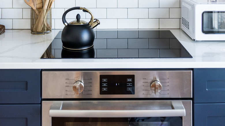 Induction stove in a minimlaist kitchen