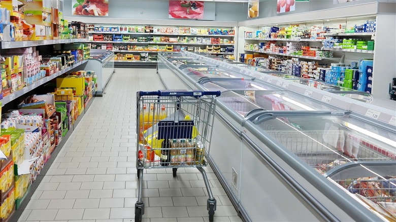 shopping cart in aldi aisle 