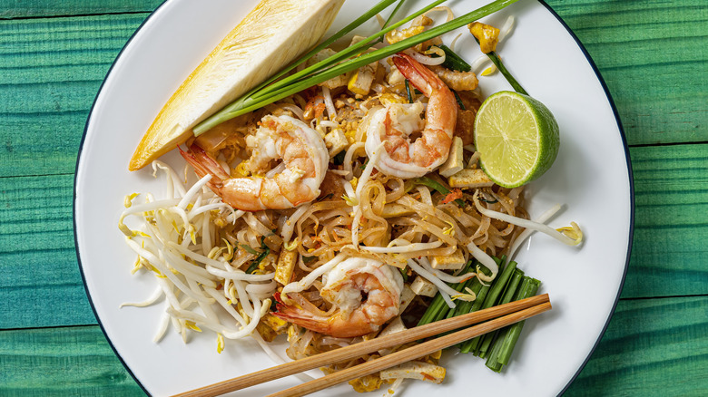 Plate of shrimp pad Thai