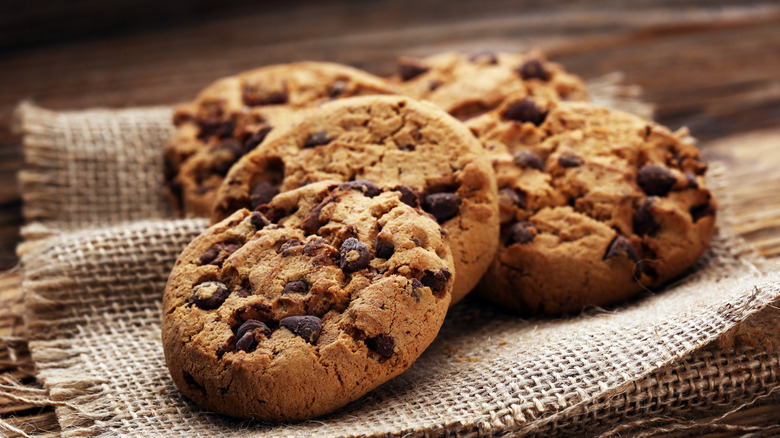 crunchy chocolate chip cookies 