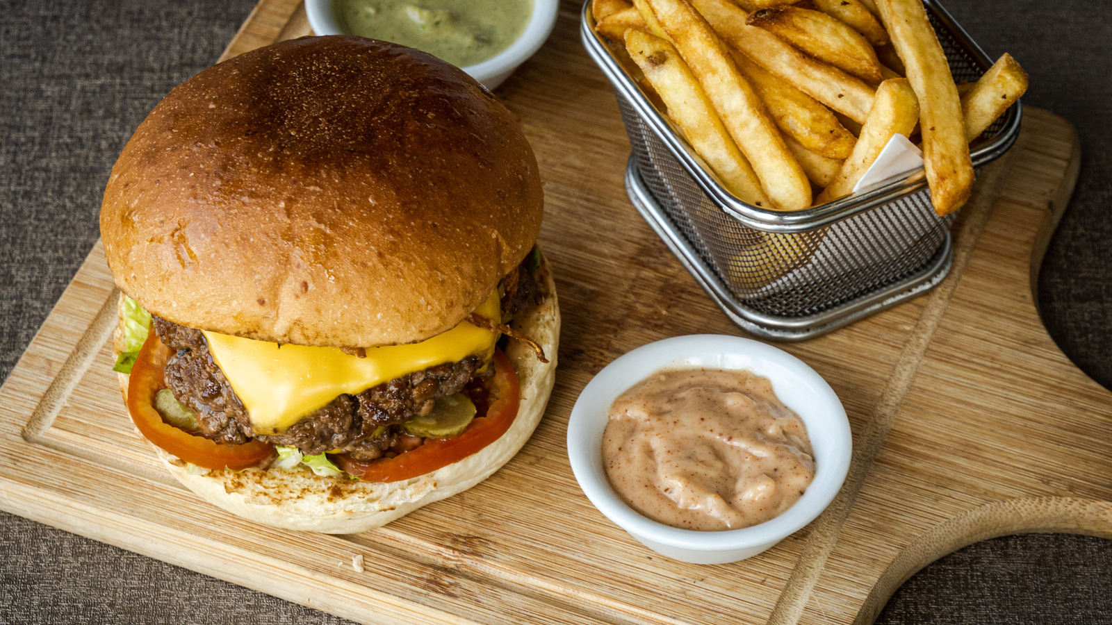 <a href="https://www.mashed.com/1732096/whataburger-patty-melt-sauce-must-buy/" target="_blank">The Fast Food Patty Melt Sauce Your Burger Deserves</a>