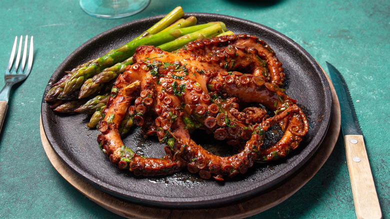 octopus on plate to eat