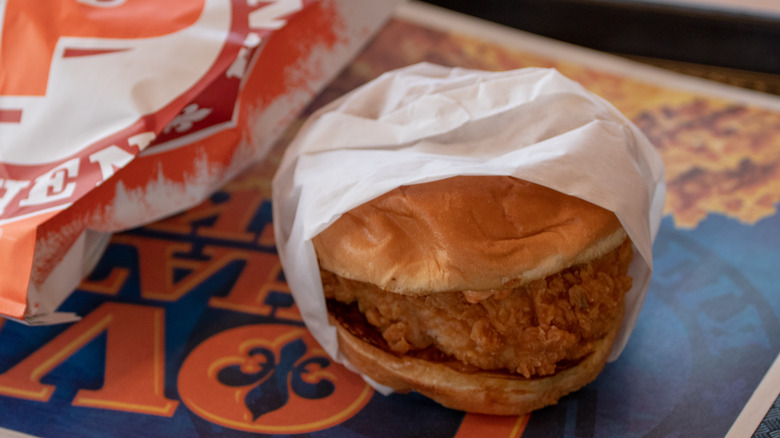 Popeyes chicken sandwich 