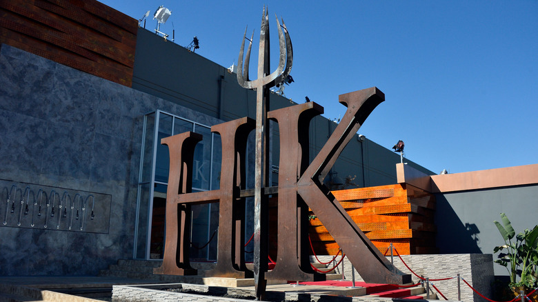 Hell's Kitchen statue in front of restaurant 