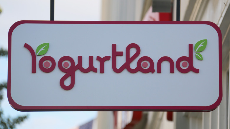 Yogurtland sign