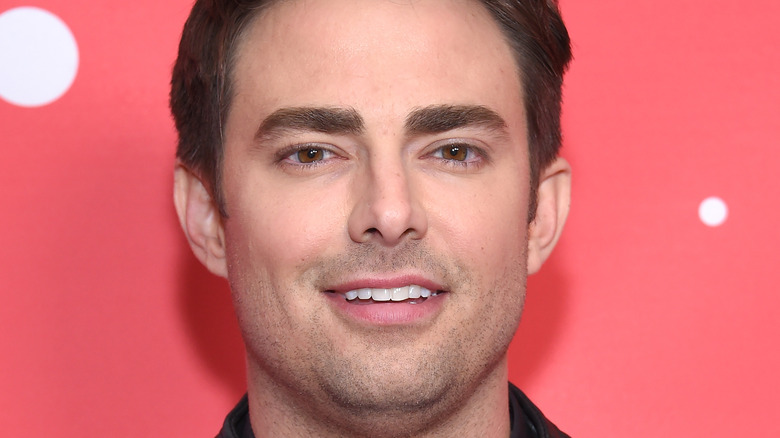 Jonathan Bennett smiling