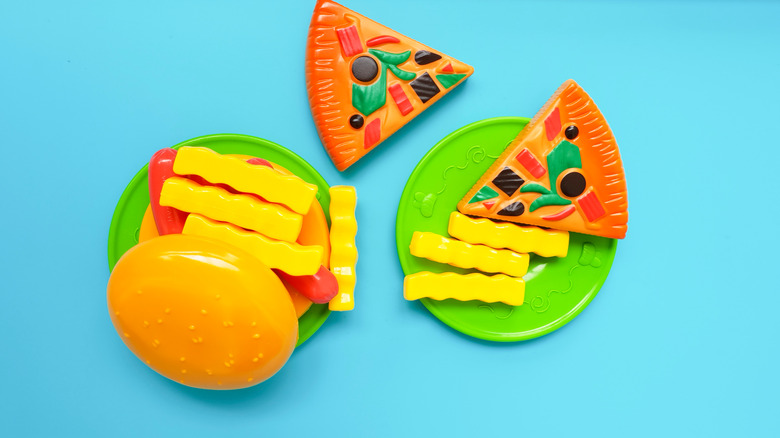 Plastic kids' food toys