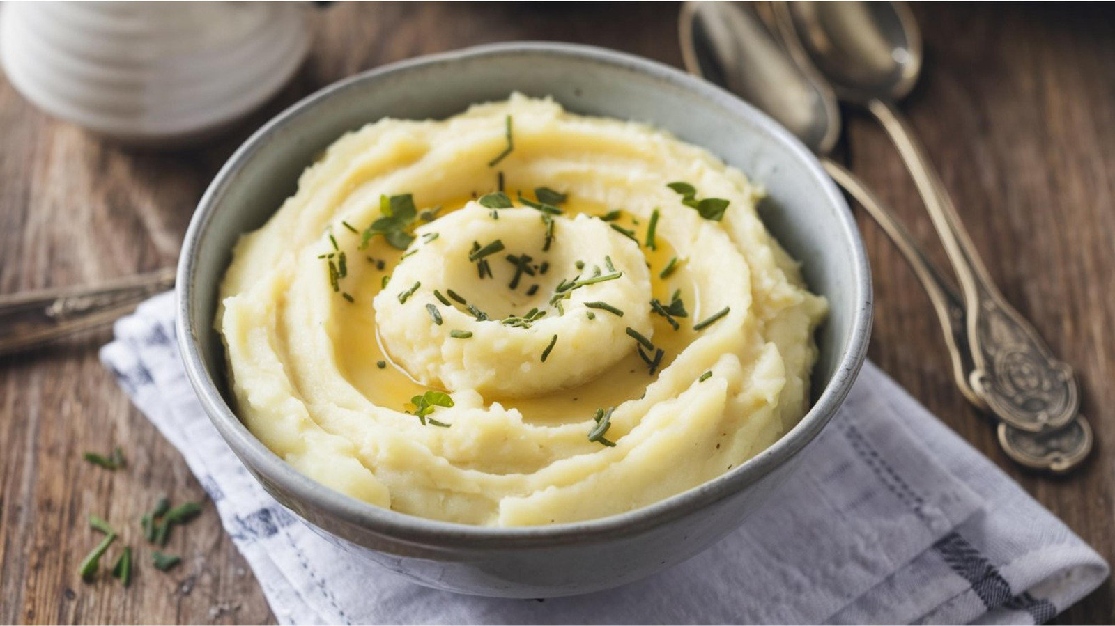 This French Ingredient Makes The Fluffiest Mashed Potatoes