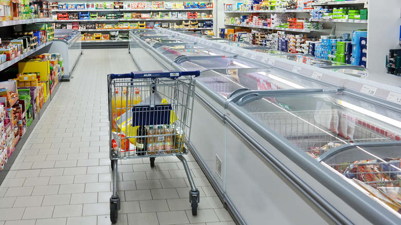 grocery cart next to the frozen section in Aldi