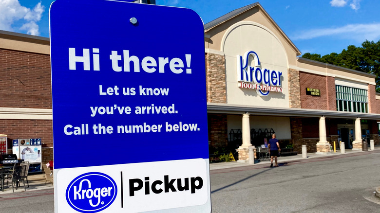 Online grocery pick-up at Kroger location