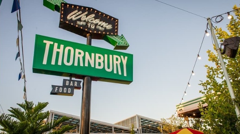 Welcome to Thornbury sign