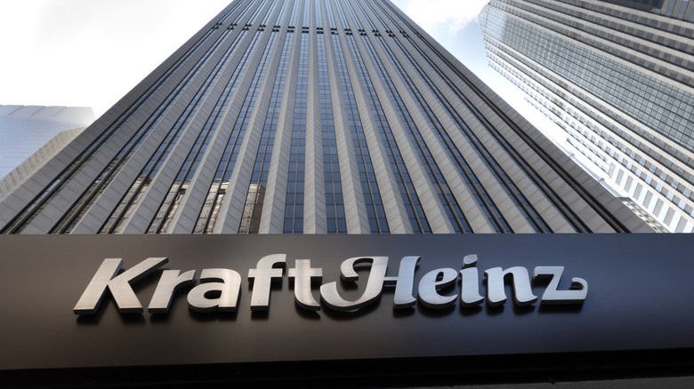 Exterior of Kraft Heinz headquarters skyscraper