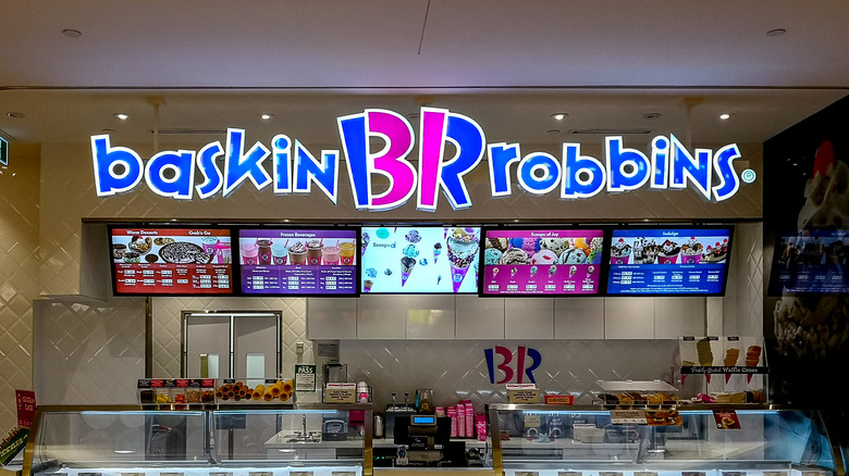 Baskin-Robbins storefront 