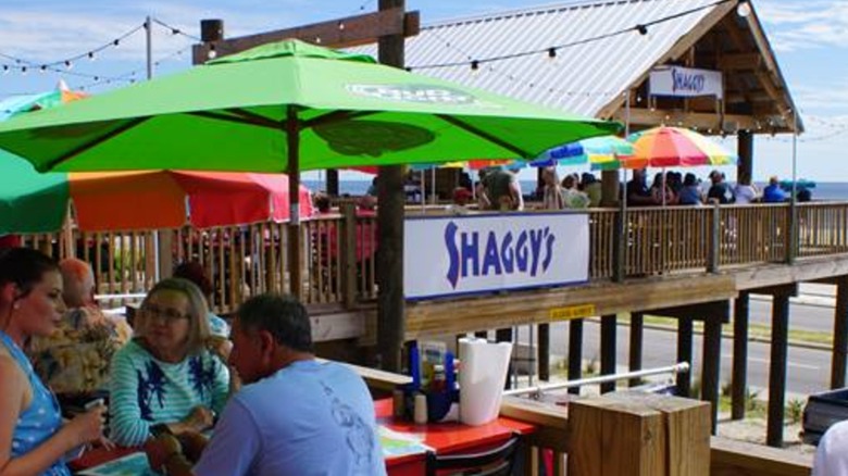 diners on patio at shaggy's