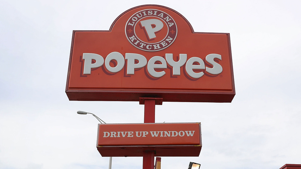 A Popeyes sign