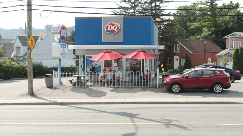 Dairy Queen with a patio right next to a highway and car park
