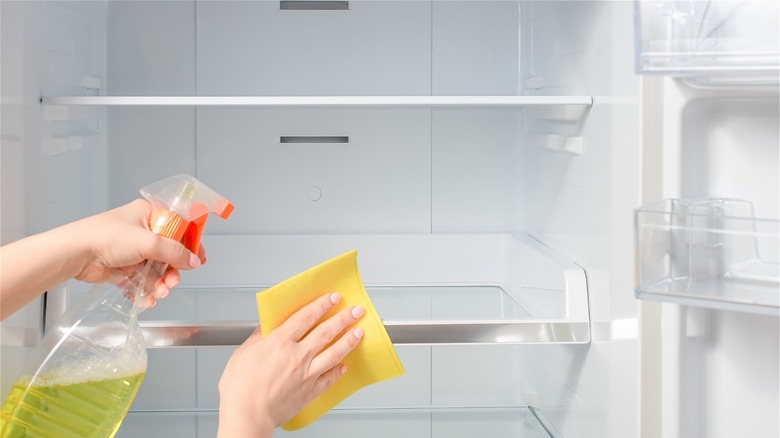 cleaning refrigerator