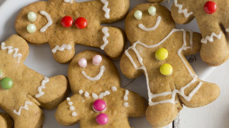 gingerbread cookies on plate