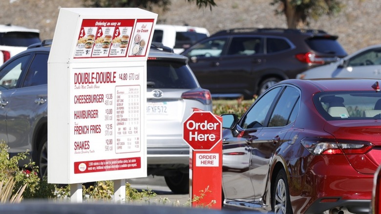 A modern-day drive-thru at In-N-Out