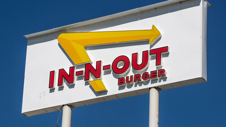 In-n-out burger sign