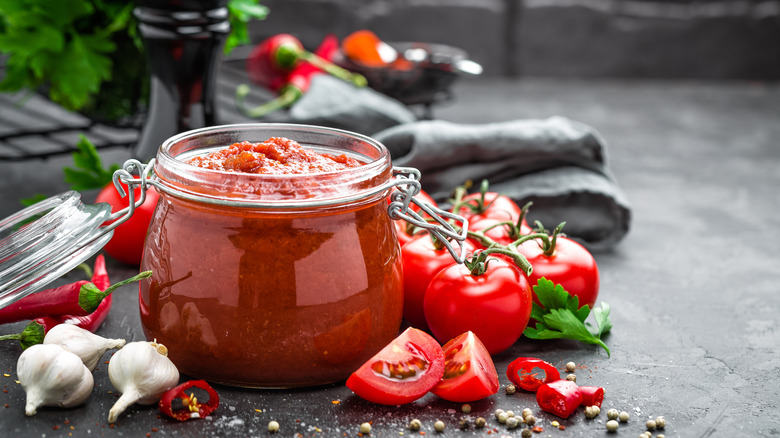 Tomato sauce in jar