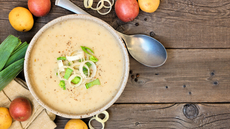 bowl of potato leek soup