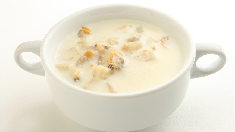 Creamy clam chowder