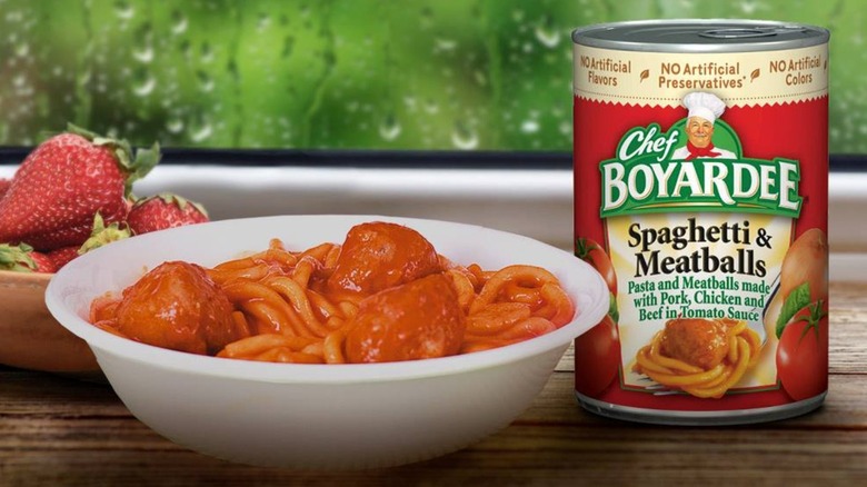 Chef Boyardee can and spaghetti