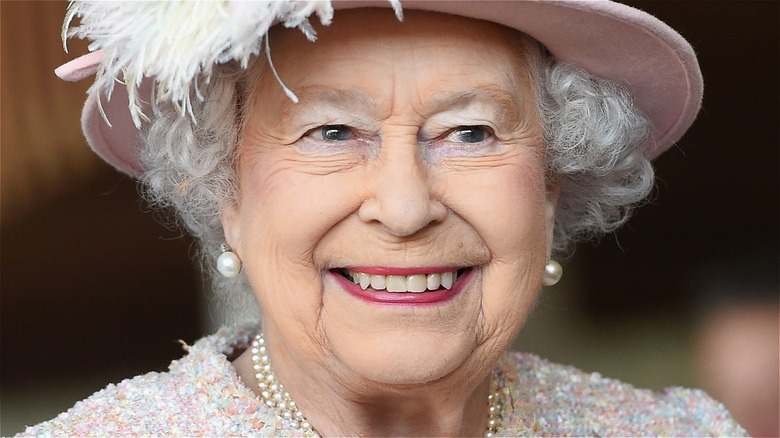 Queen Elizabeth pearl earrings