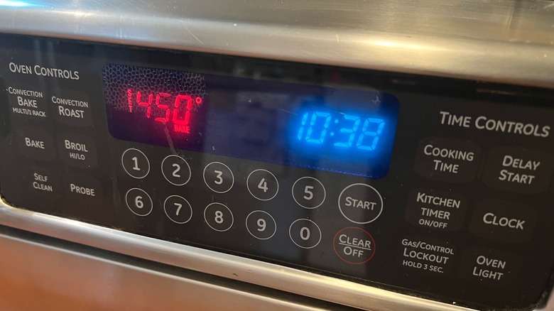 Oven control panel buttons and display screen