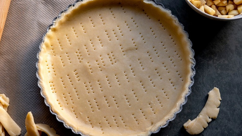 Pie crust in pie plate and rolling pin