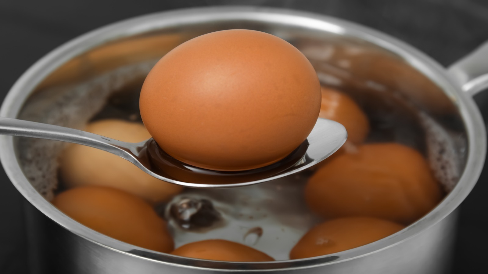 The Key To Making Eggs Smell Less Terrible When Cooking – Mashed