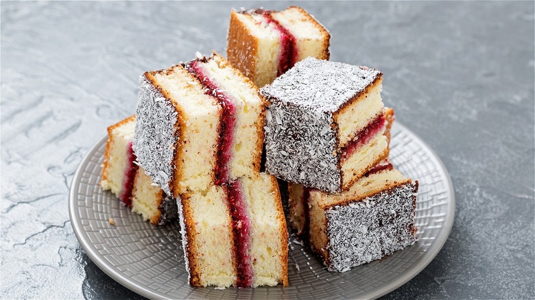 lamington cakes with jam center