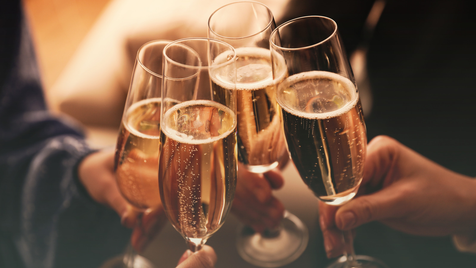 The Mason Jar Hack That Will Keep Leftover Sparkling Wine Bubbly