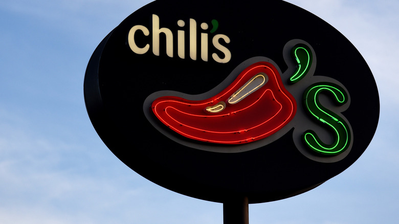 Chili's restaurant sign