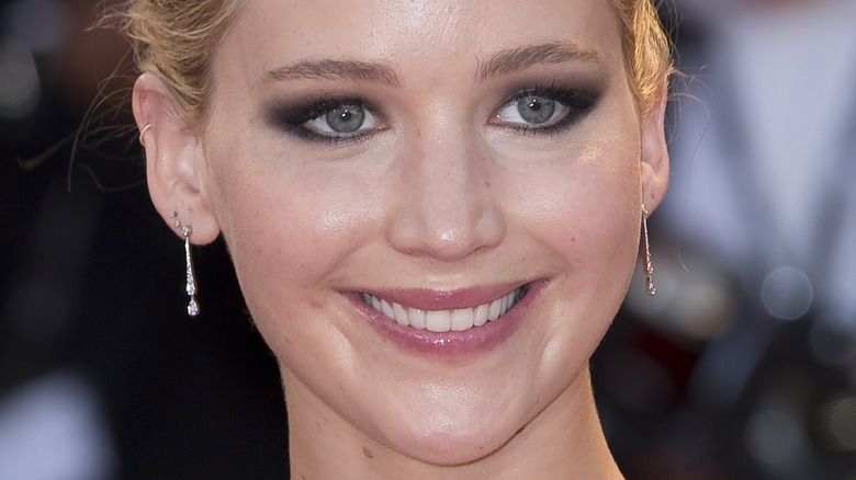 Jennifer Lawrence "Mother" red carpet