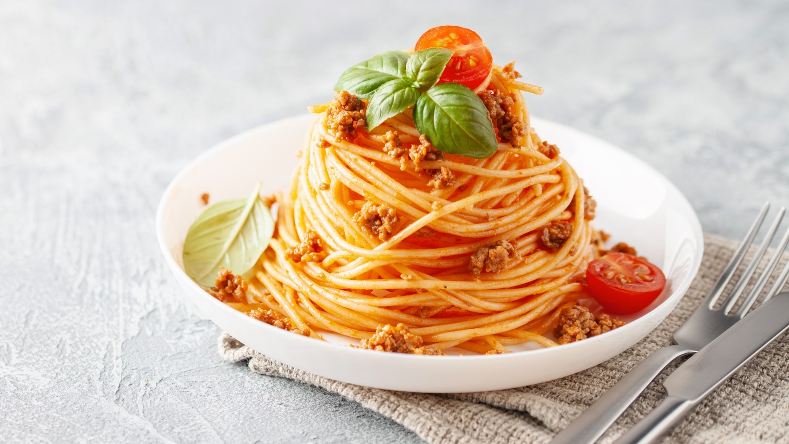 The Meat Tool Used By Food Stylists To Beautifully Plate Pasta