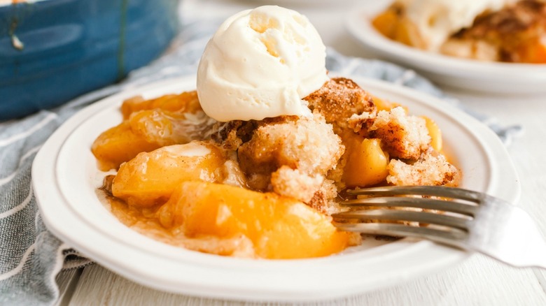 Peach cobbler with ice cream