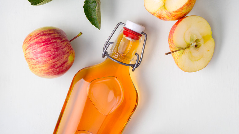 Apples and apple cider vinegar