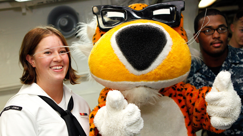 Chester Cheetah giving thumbs up