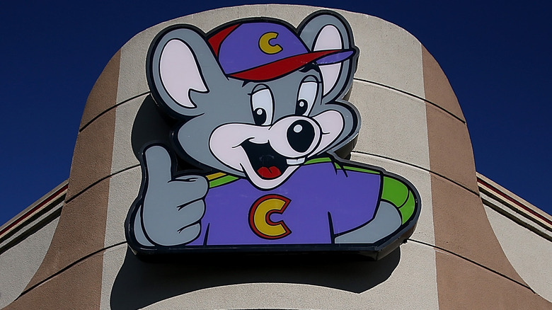Chuck E. Cheese logo on building