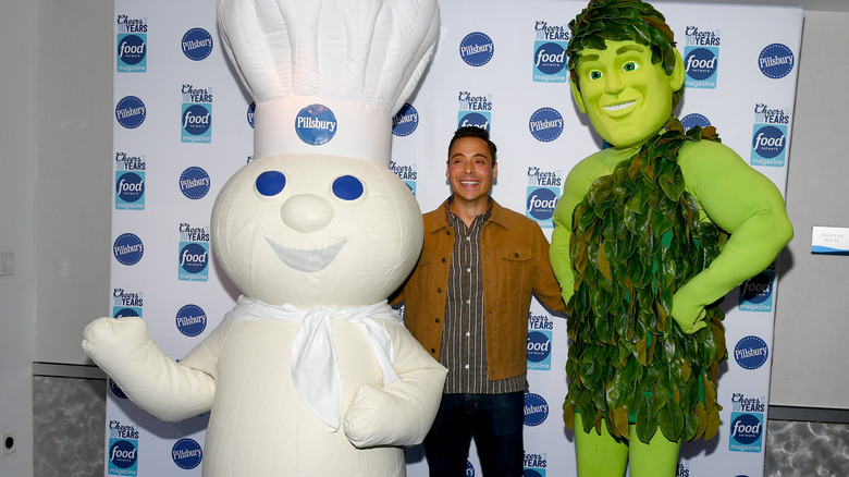 Jeff Mauro with Pillsbury and Green Giant mascots
