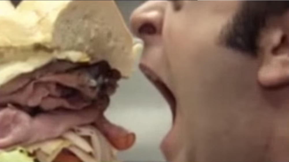 Adam Richman bider i Dagwood