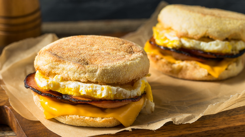 english muffins with egg