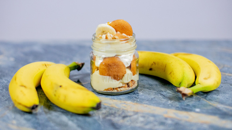 Banana pudding with bananas