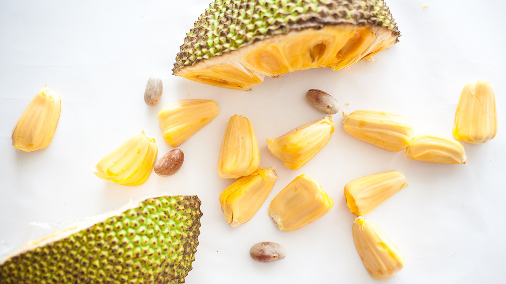 fresh jackfruit slices