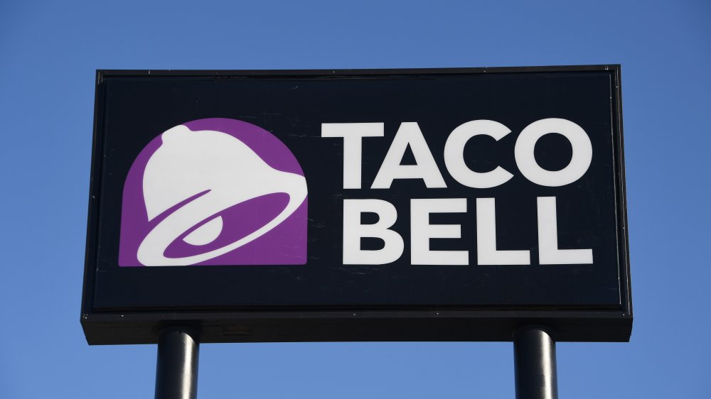 taco bell sign